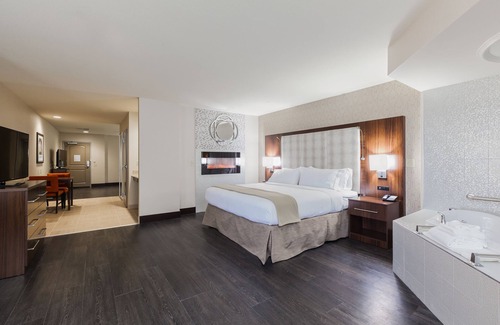 Eureka Hotel | Holiday Inn Express & Suites Eureka by IHG