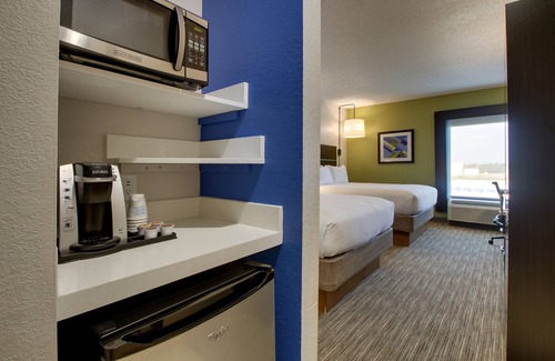 Lebanon Hotel | Holiday Inn Express & Suites Lebanon by IHG