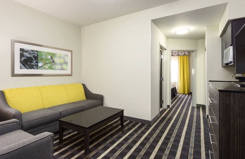 Norman Hotel | Holiday Inn Express & Suites Norman by IHG