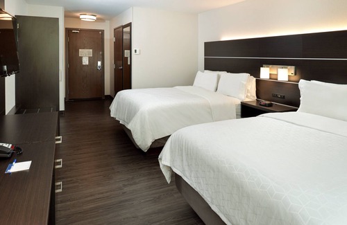 Pueblo Hotel | Holiday Inn Express & Suites Pueblo North by IHG
