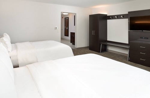 Pueblo Hotel | Holiday Inn Express & Suites Pueblo North by IHG