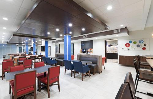 Purcell Hotel | Holiday Inn Express & Suites Purcell by IHG