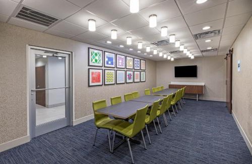 Purcell Hotel | Holiday Inn Express & Suites Purcell by IHG