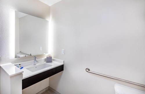 Purcell Hotel | Holiday Inn Express & Suites Purcell by IHG