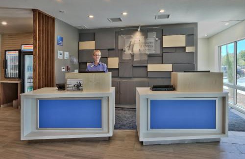 Roswell Hotel | Holiday Inn Express & Suites - Roswell by IHG