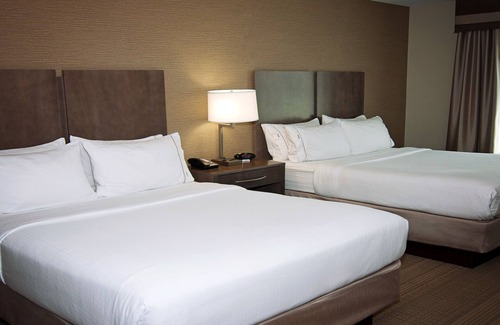 Greenwich Hotel | Holiday Inn Express & Suites Wichita Northeast by IHG