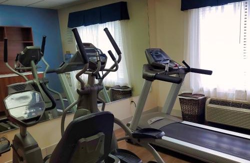 Wilson Hotel | Holiday Inn Express & Suites Wilson-Downtown by IHG