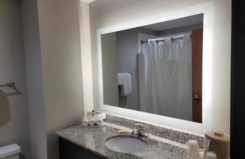 Wilson Hotel | Holiday Inn Express & Suites Wilson-Downtown by IHG