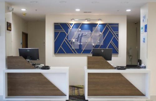 Wilson Hotel | Holiday Inn Express & Suites Wilson-Downtown by IHG