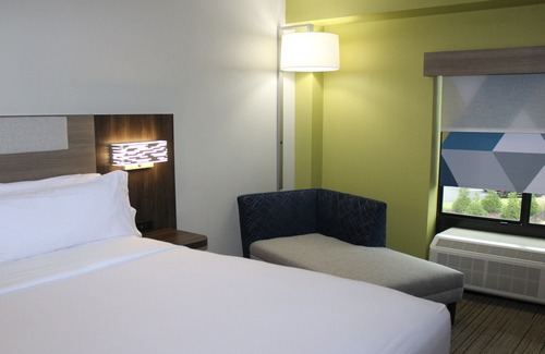 Wilson Hotel | Holiday Inn Express & Suites Wilson-Downtown by IHG