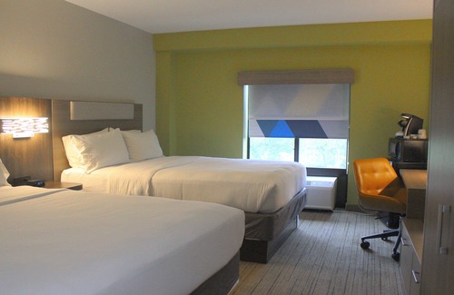Wilson Hotel | Holiday Inn Express & Suites Wilson-Downtown by IHG