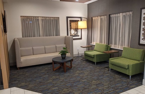 South Burlington Hotel | Holiday Inn Express South Burlington by IHG
