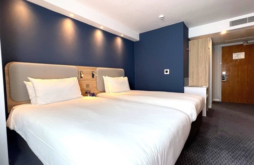 Windsor Hotel | Holiday Inn Express Windsor by IHG