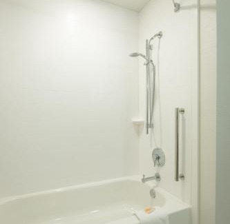 Peachtree City Hotel | Holiday Inn Hotel and Suites Peachtree City by IHG