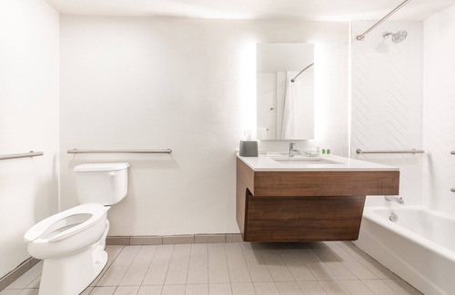 Orange Park Hotel | Holiday Inn Hotel & Suites Orange Park by IHG