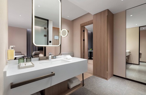 Downtown Shanghai Hotel | Holiday Inn Hotel & Suites Shanghai Changfeng by IHG