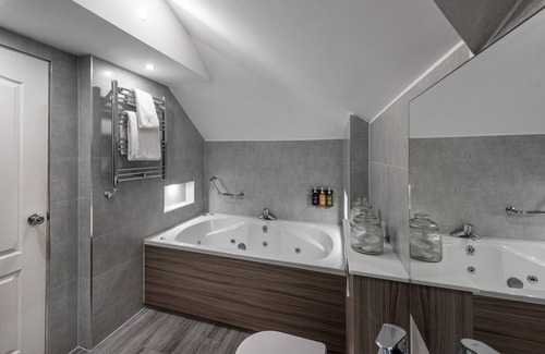 Bardsley Hotel | Holiday Inn Manchester - Oldham by IHG