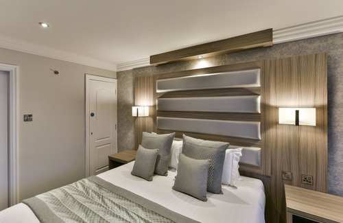 Bardsley Hotel | Holiday Inn Manchester - Oldham by IHG