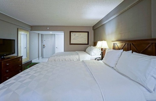 Manhattan Hotel | Holiday Inn Manhattan at the Campus by IHG