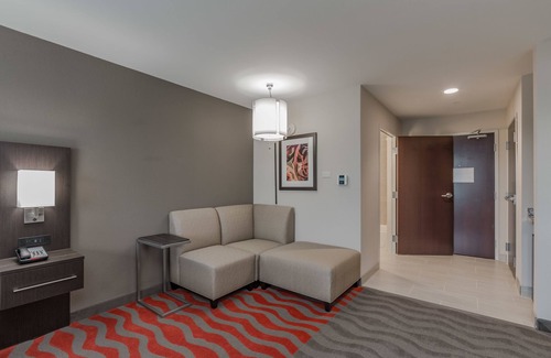 Mishawaka Hotel | Holiday Inn Mishawaka by IHG
