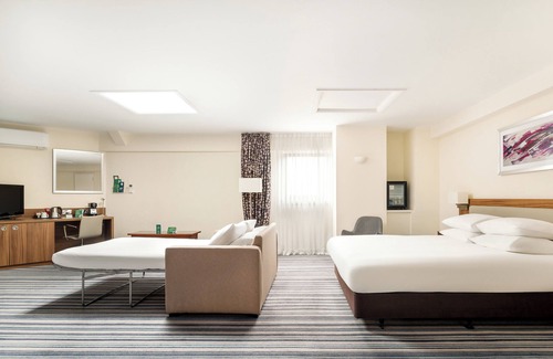 Great Houghton Hotel | Holiday Inn Northampton by IHG