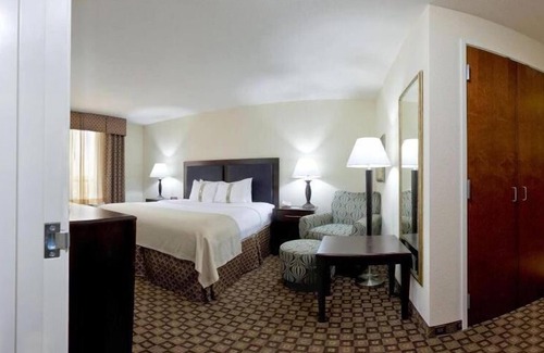 Quincy Hotel | Holiday Inn Quincy East by IHG