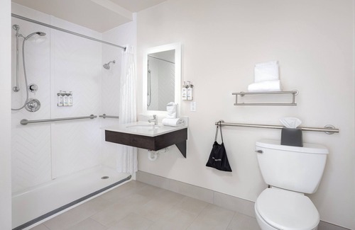 Surfside Beach Resort | Holiday Inn Resort Oceanfront at Surfside Beach by IHG