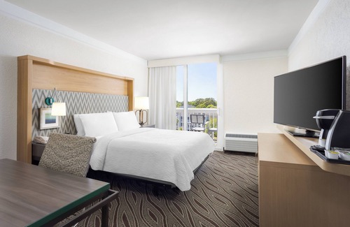 Surfside Beach Resort | Holiday Inn Resort Oceanfront at Surfside Beach by IHG