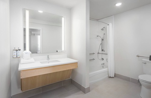 Surfside Beach Resort | Holiday Inn Resort Oceanfront at Surfside Beach by IHG