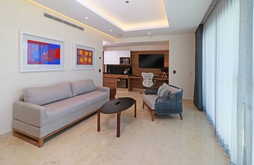 Puerto Vallarta Hotel | Holiday Inn & Suites Puerto Vallarta Marina & Golf by IHG