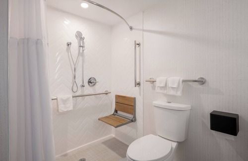 Downtown Winnipeg Hotel | Holiday Inn & Suites Winnipeg Downtown by IHG