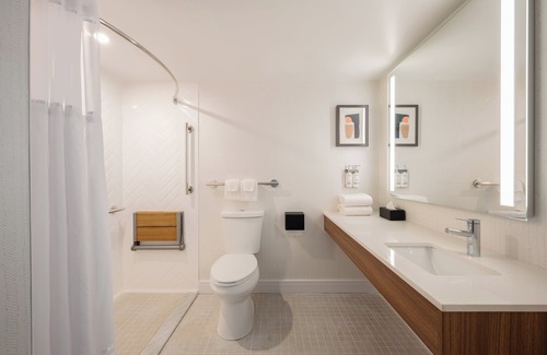 Downtown Winnipeg Hotel | Holiday Inn & Suites Winnipeg Downtown by IHG