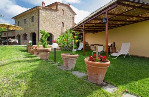 Civitella in Val di Chiana House | Holiday Home Il Borgo di Gebbia by Interhome