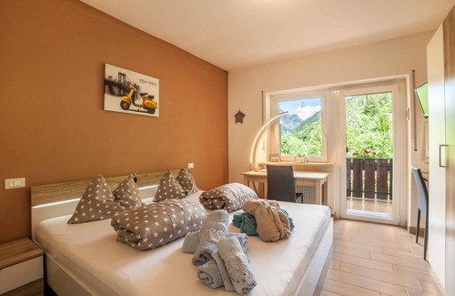 Rabla Apartment | Holiday Apartment Ferdy with Mountain View & Balcony