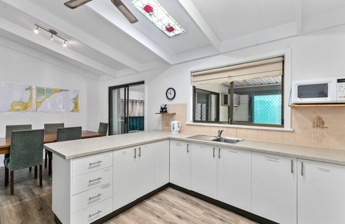 Minlacowie House | Holiday Magic - short walk to the beach - Off Peak special!
