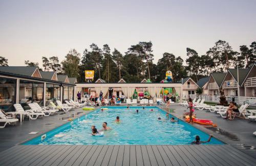 Pobierowo Resort | Holiday Park & Resort Pobierowo - całodniowe animacje i podgrzewany basen w cenie