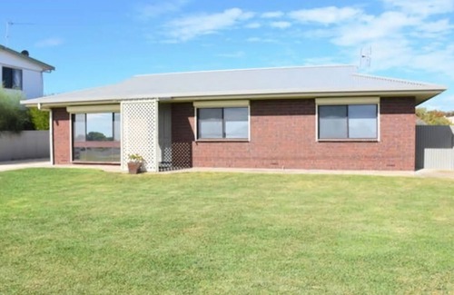 Lacepede House | HOLIDAY RENTAL - 74 Marine Parade