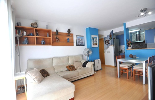 Santa Margarida Apartment | Holiday rental in Roses, Costa Brava: 2-bedroom apartment with terrace and communal pool, 2 km from Santa Margarita beach.