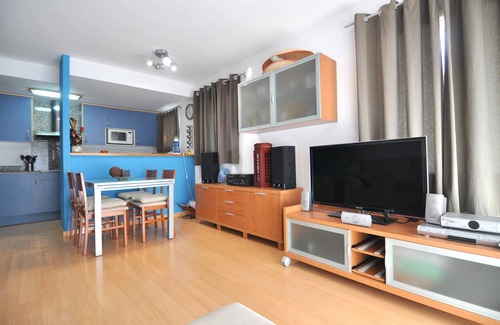 Santa Margarida Apartment | Holiday rental in Roses, Costa Brava: 2-bedroom apartment with terrace and communal pool, 2 km from Santa Margarita beach.