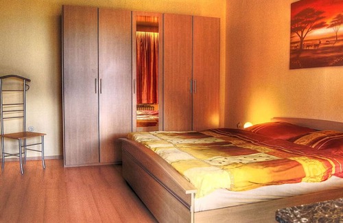Spiesen-Elversberg Apartment | Holiday room with garden