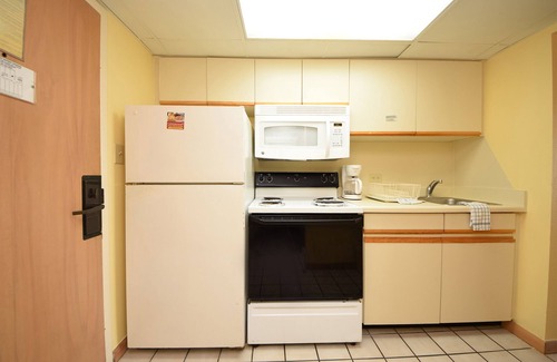 Downtown Myrtle Beach Hotel | Holiday Sands North On the Boardwalk