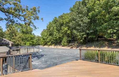 Osage Beach Villa | Holiday Shores 09 - Beautiful Villa with Resort Amenities!
