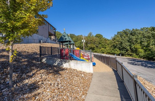 Osage Beach Villa | Holiday Shores 09 - Beautiful Villa with Resort Amenities!