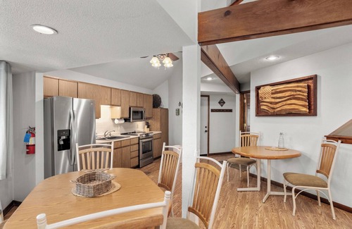Osage Beach Villa | Holiday Shores 17 - Beautiful Villa with Resort Amenities!