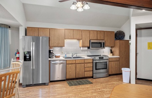 Osage Beach Villa | Holiday Shores 17 - Beautiful Villa with Resort Amenities!