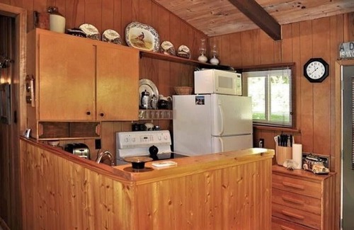 Carnarvon Cottage | *Holiday Specials* Gorgeous Lakefront Cottage On 12 Mile Lake