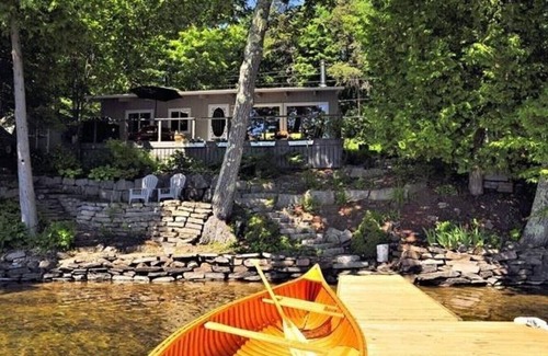 Carnarvon Cottage | *Holiday Specials* Gorgeous Lakefront Cottage On 12 Mile Lake