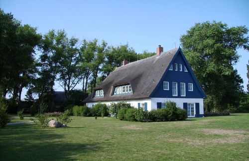 Altenkirchen Apartment | Holiday under the thatched roof Flat 5