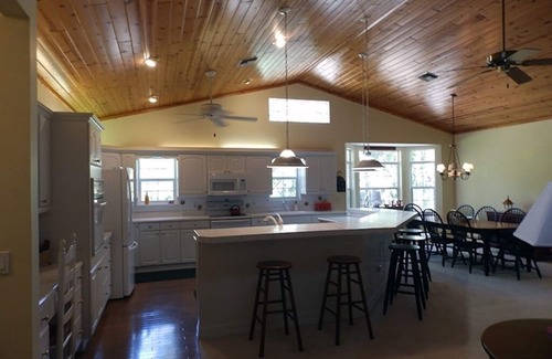 Lake County House | Holiday Vacation Rental Home