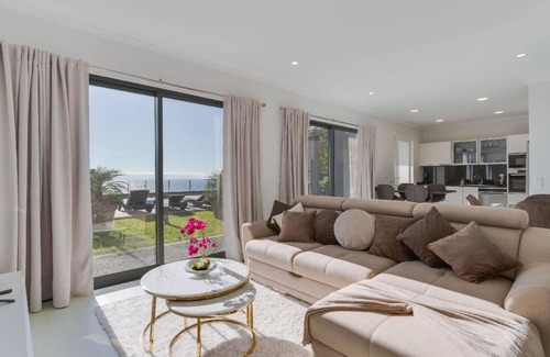 Prazeres House | Holiday villa "Coco Tangalla"